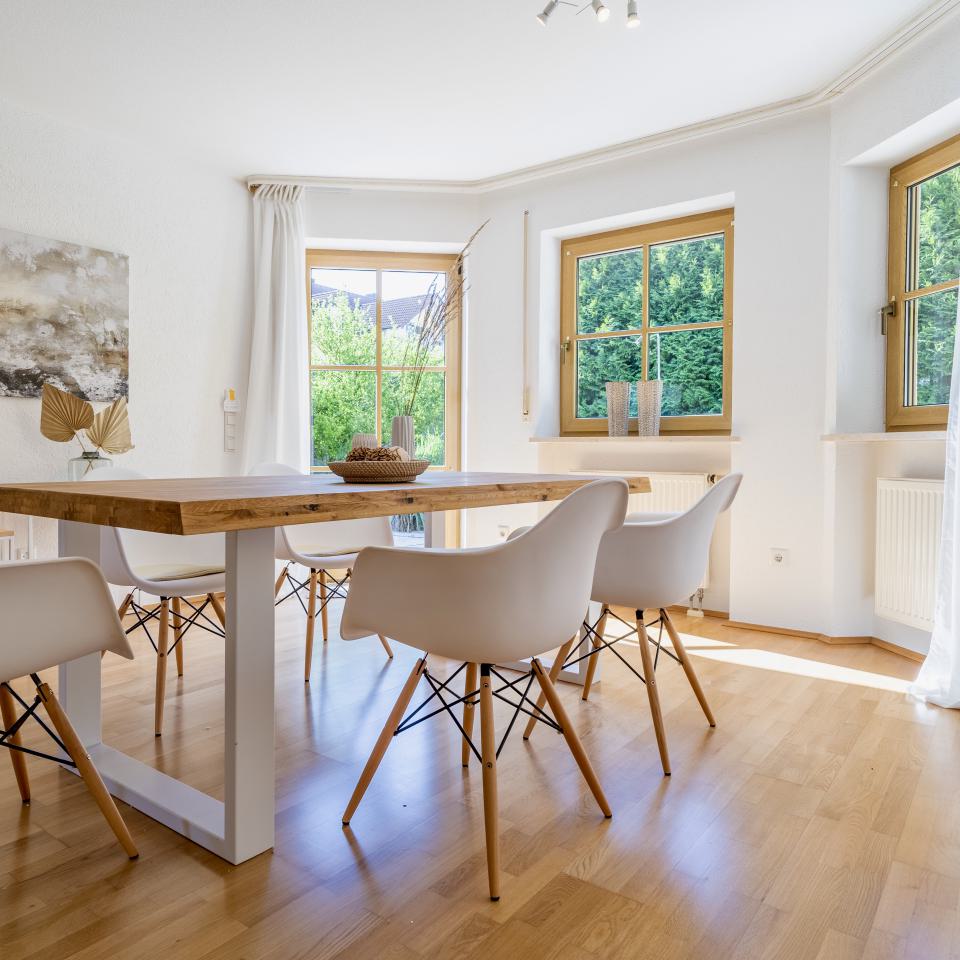 * Top Kaufpreis*  Freistehendes  Einfamilienhaus Nähe Flughafen München Gemütliches 7-Zimmer Einfamilienhaus, mit großem Garten, Kamin, Sauna, Jacuzzi sofort einziehen und wohlfühlen. 