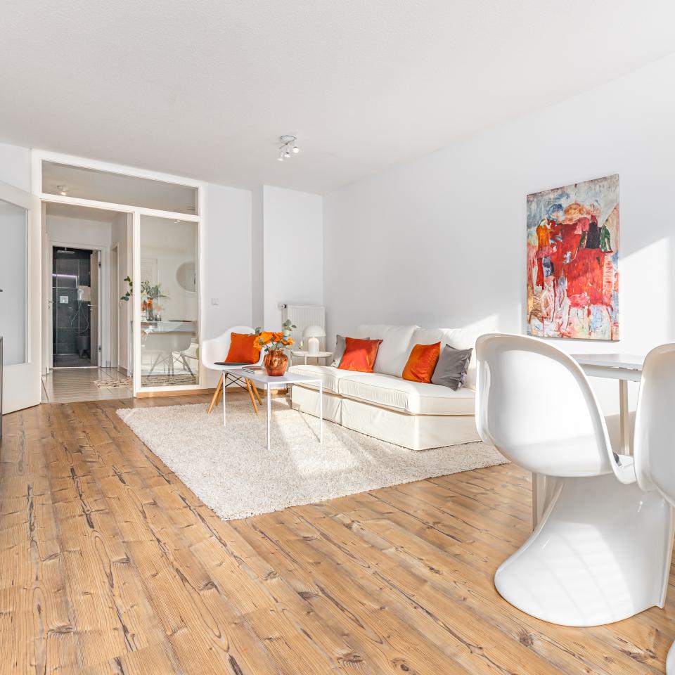 Sehr schöne Eigentumswohnung  Bestlage in Haag in Oberbayern Diese komplett modernisierte Eigentumswohnung bietet ein helles, gepflegtes Zuhause ohne weiteren Renovierungsbedarf.
Die Wohnung eignet sich perfekt als Eigenheim oder zur sicheren Kapitalanlage.