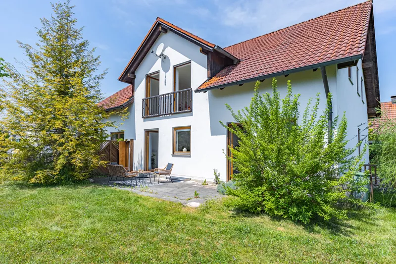 Helles Zweifamilienhaus in familienfreundlicher Umgebung