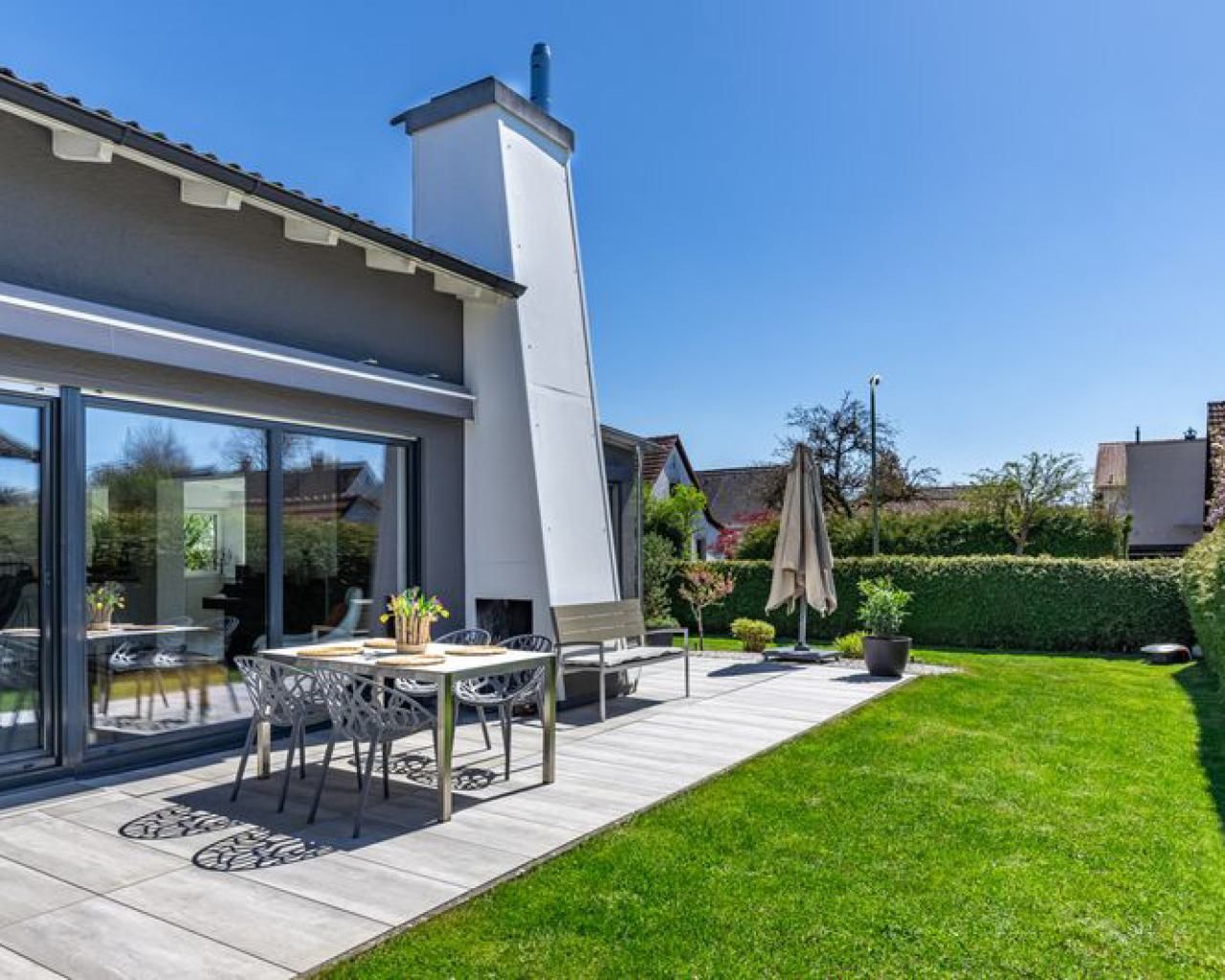 Lichtdurchfluteter Bungalow in Landsberg Schwaighofsiedlung: Modernes Wohnen auf einer Ebene.